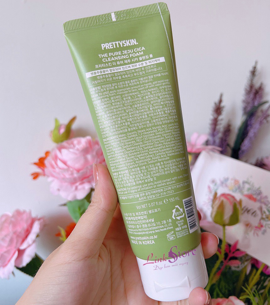 Sữa rửa mặt rau má Pretty Skin The Pure Jeju Cica Cleansing Foam